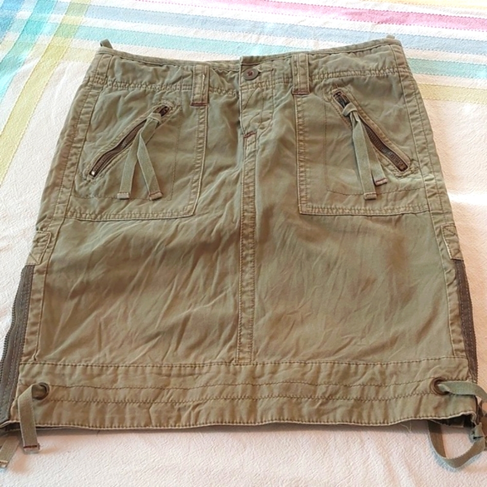 American Eagle Y2K Vintage Army Green Utility Skirt .Zippers on the Side.Size 4